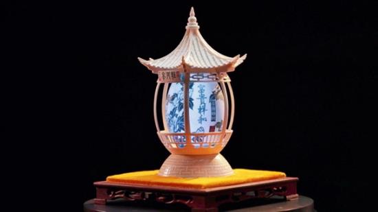 “巧手”杨星国的作品牡丹亭蛋雕